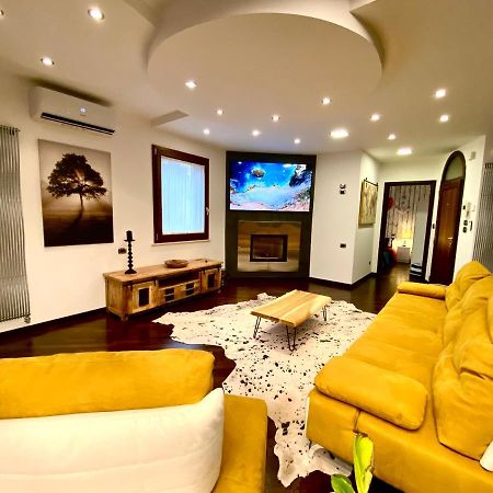 Wood Luxury House Appartement Pescara Buitenkant foto