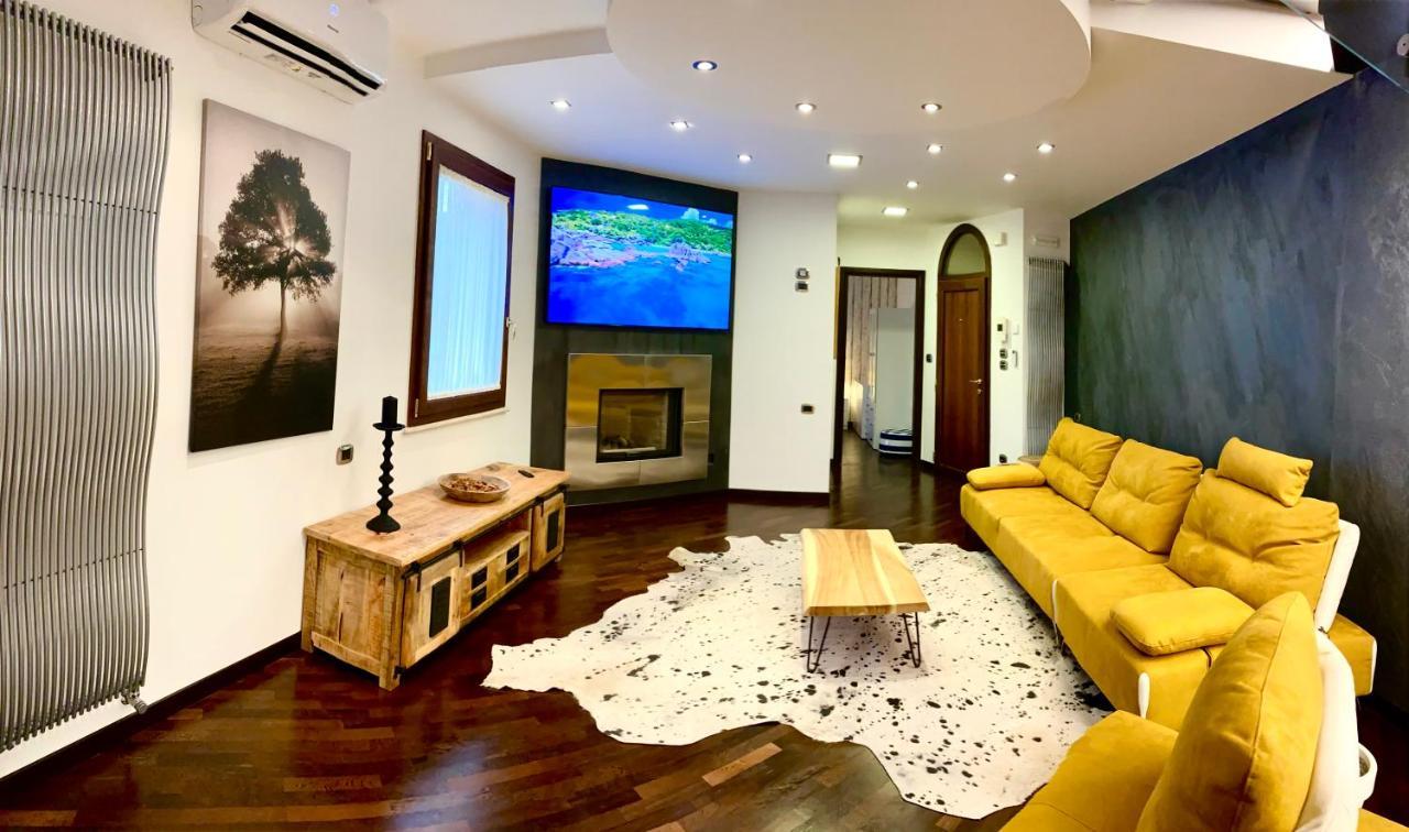 Wood Luxury House Appartement Pescara Buitenkant foto
